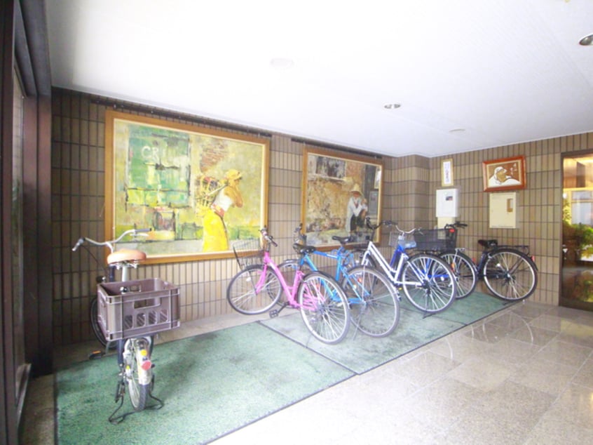 駐輪場 ノイエシュトラッセ山木田ビル