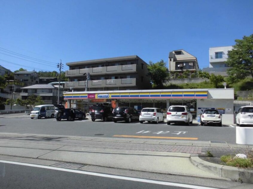 ミニストップ東山元町店(コンビニ)まで37m ジオステ－ジ東山