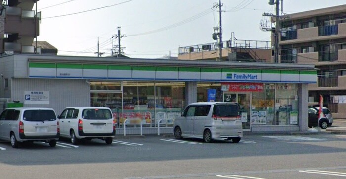 ファミリーマート港油屋町店(コンビニ)まで180m 第3光ハイツ