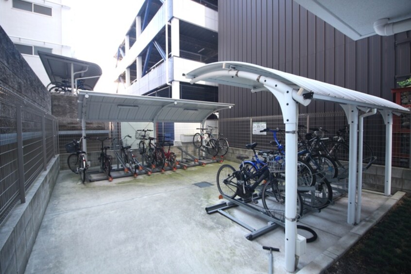 駐輪場 メイボーテセラ
