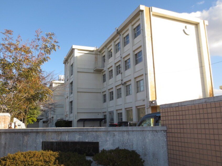 名古屋市立守山西中学校(中学校/中等教育学校)まで423m グリーンゲイブル