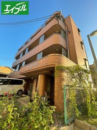 ヒルズ川名