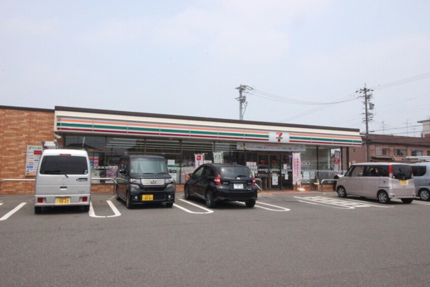 セブンイレブン甚目寺駅西店(コンビニ)まで350m アム－ルＭａｊｙｅｓ