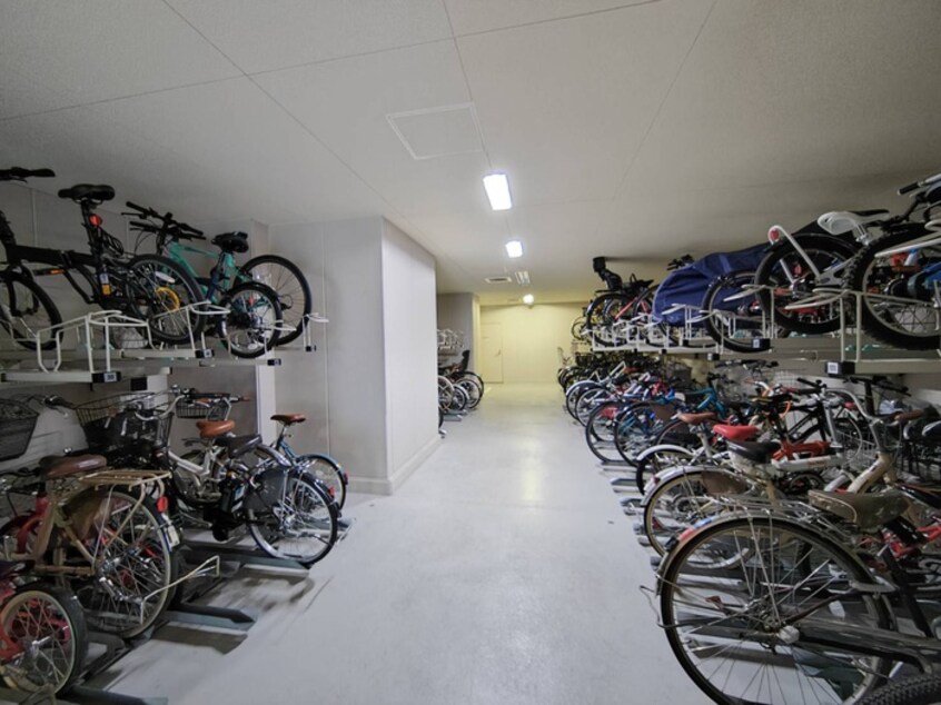 駐輪場 ﾌﾟﾚﾐｽﾄ泉ﾚｼﾞﾃﾞﾝｽ（D-1704）