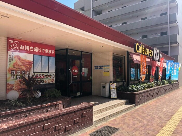 ガスト(その他飲食（ファミレスなど）)まで277m ﾌﾟﾚﾐｽﾄ泉ﾚｼﾞﾃﾞﾝｽ（D-1704）