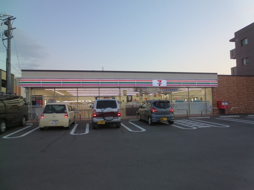 セブンイレブン名古屋烏森町8丁目店(コンビニ)まで154m FAMILY STAGE烏森