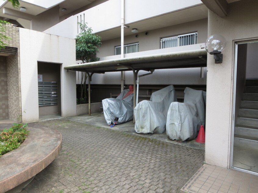 バイク置き場 パティオ杁ヶ池