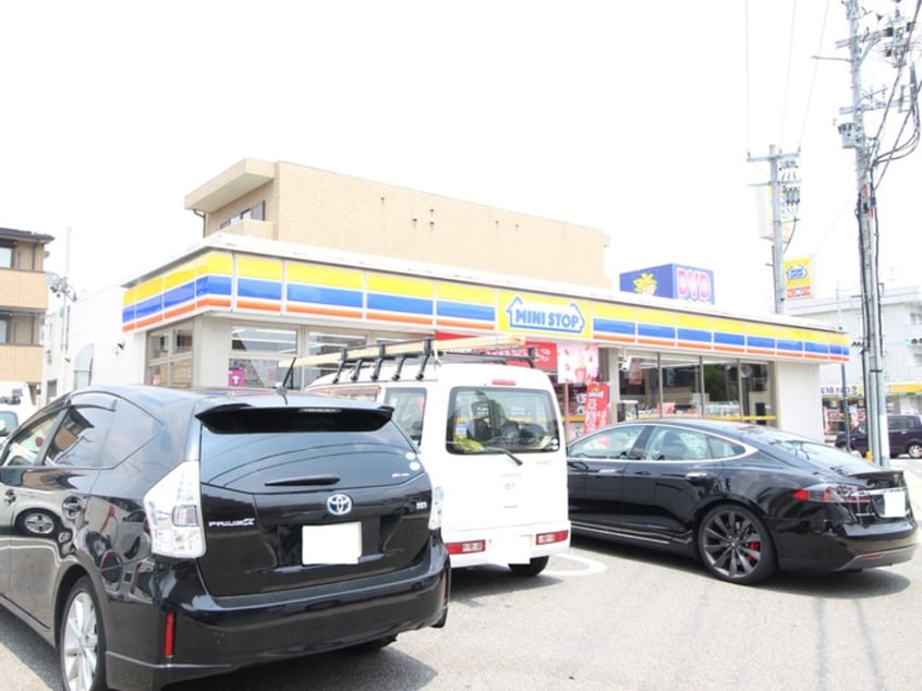 ミニストップ天白半ノ木店(コンビニ)まで400m ハーモニーテラス塩釜口Ⅱ