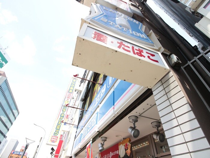 ローソンストア100ＬＳ金山店(コンビニ)まで235m プレスイン金山