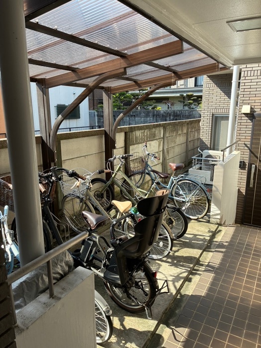 駐輪場 アビタ覚王山