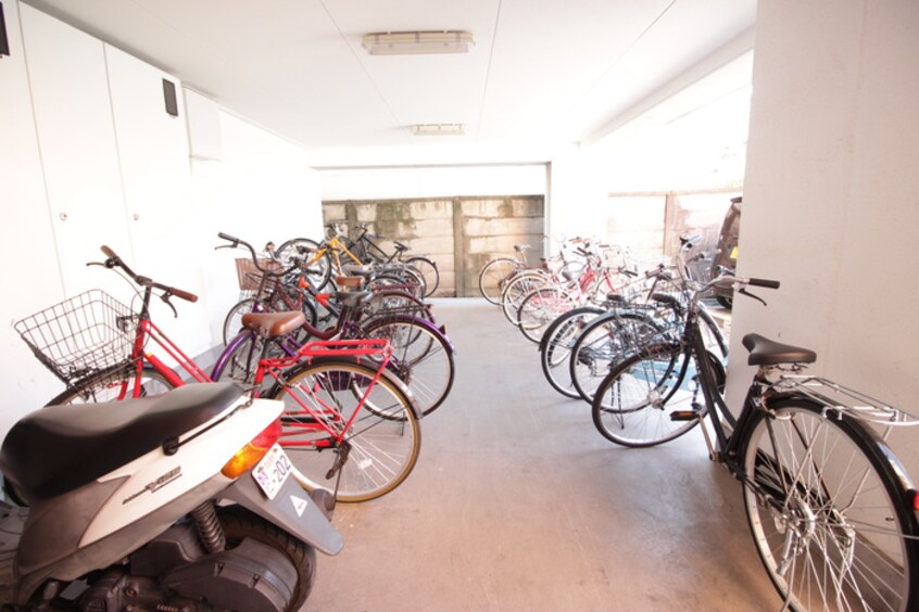 駐輪場 HOUSE LOKO