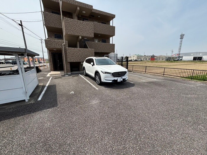 駐車場 ロイヤルサルビア