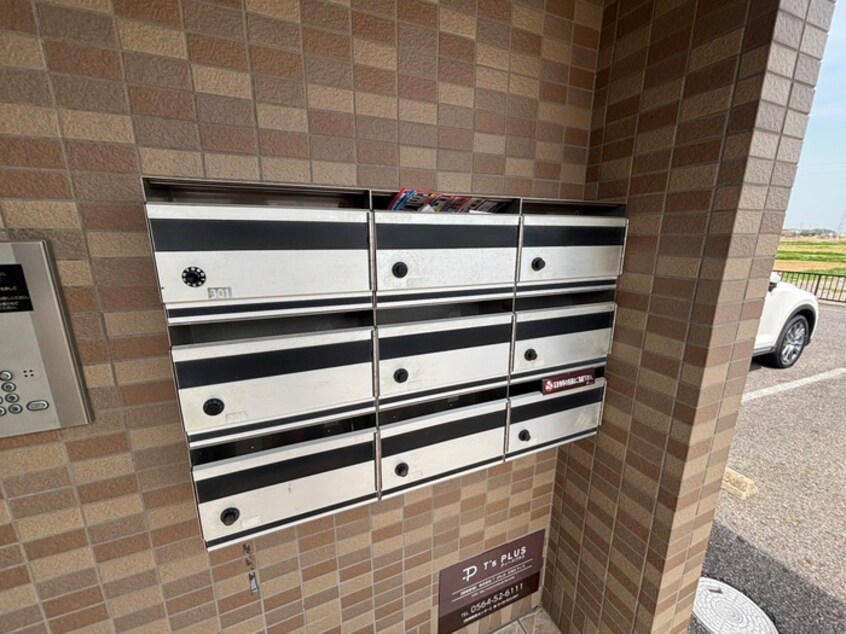 エントランス部分 ロイヤルサルビア