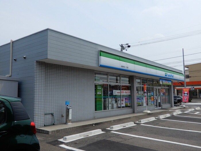 ファミリーマート　如意申町1丁目店(コンビニ)まで422m メゾンウィング