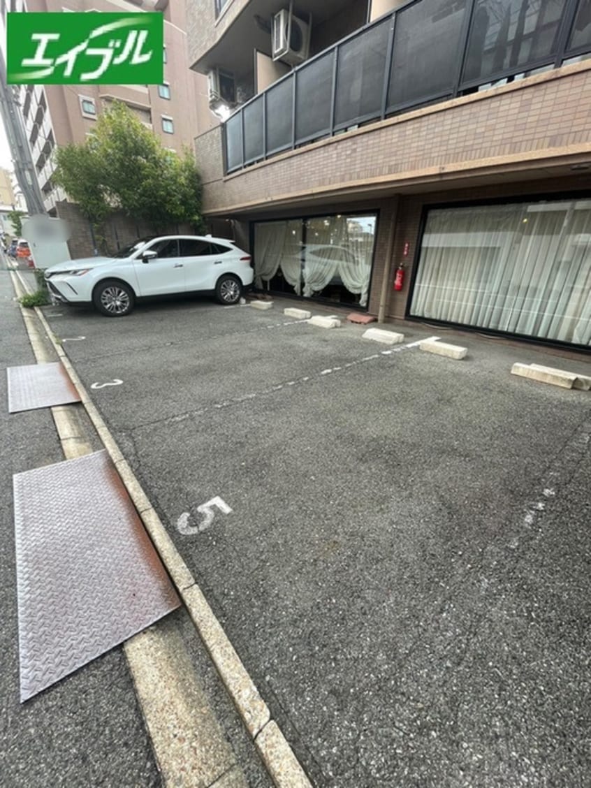 駐車場 Blois Sugumo