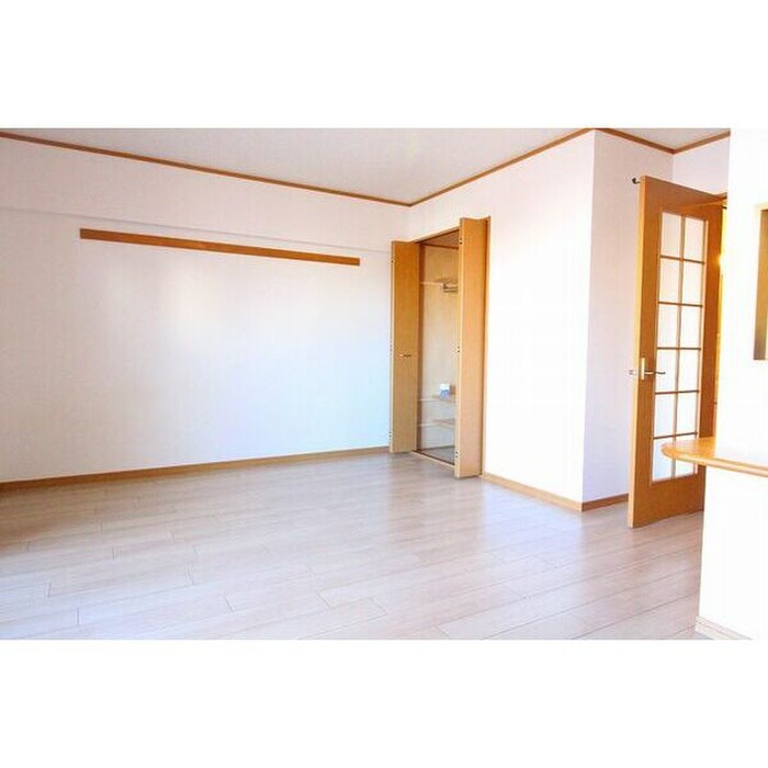 居室 プレシャス鴨付