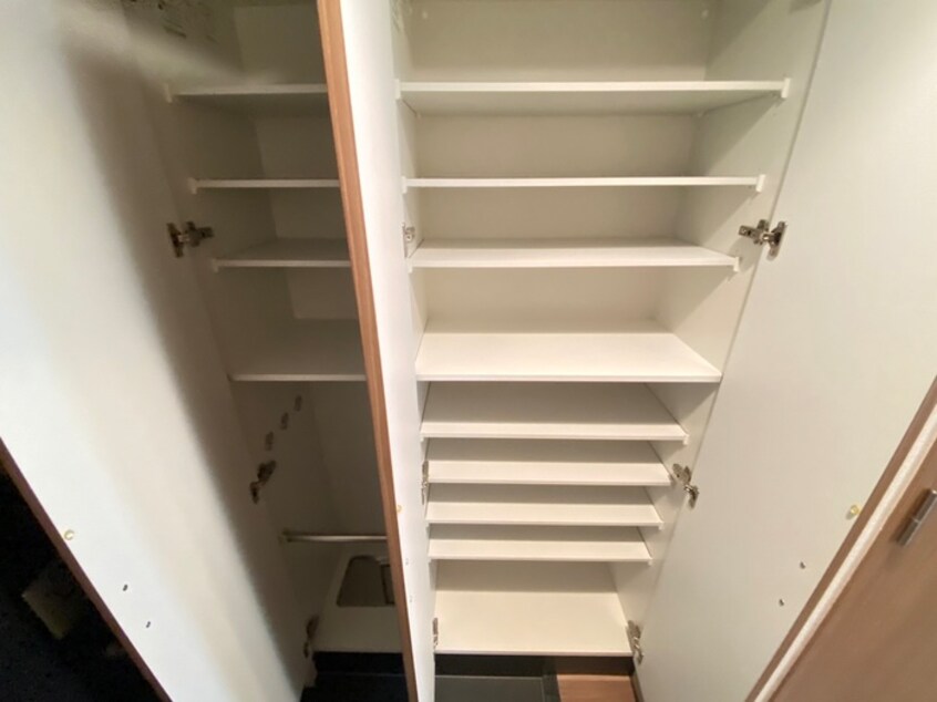 靴箱 プレサンスジェネ葵(208)