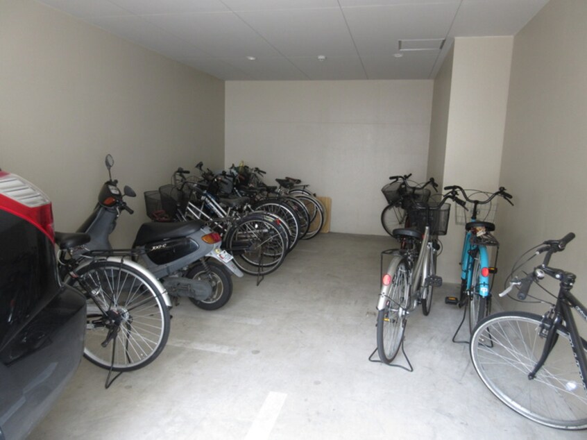 駐輪場 ガストハウス今池