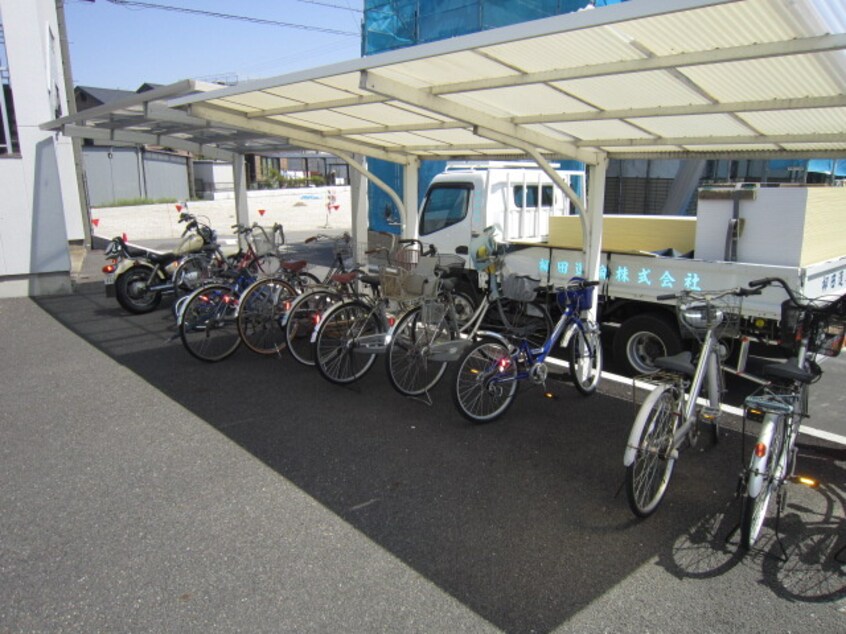 駐輪場 ロイヤルガ－デンＫ