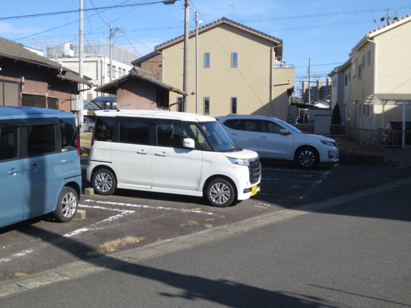 駐車場 ロイヤルガ－デンＫ