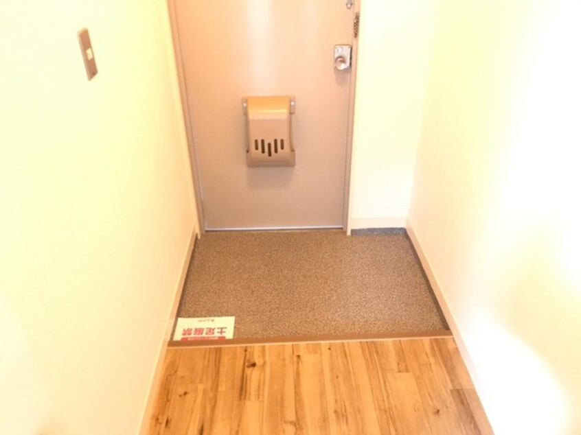 玄関 ロイヤルガ－デンＫ