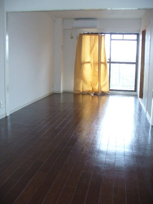 内観写真 サン花塚