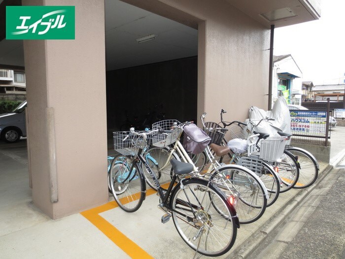 駐輪場 サン花塚