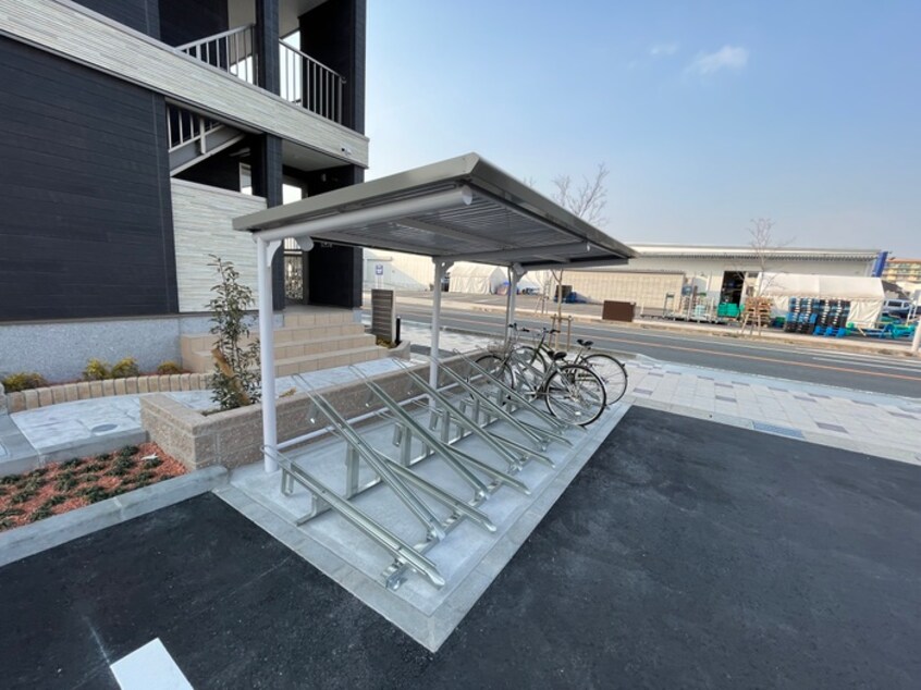 駐輪場 ルナリア