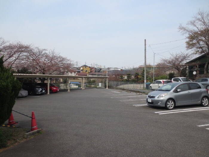 駐車場 カトルさんたかね