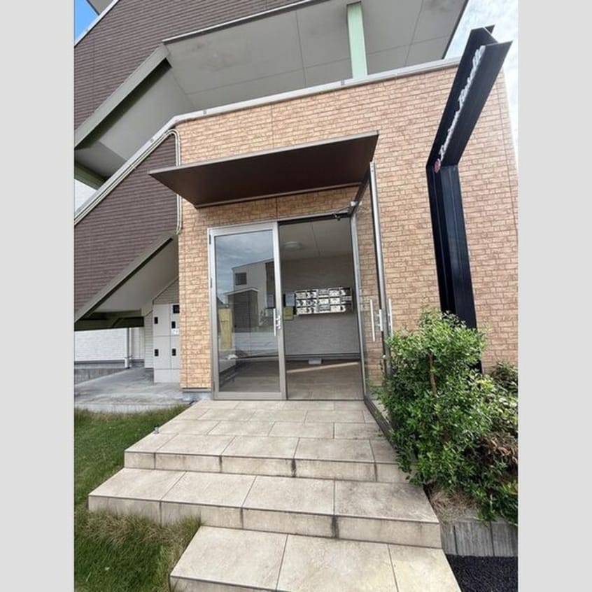 エントランス部分 ラビアン・ローゼ