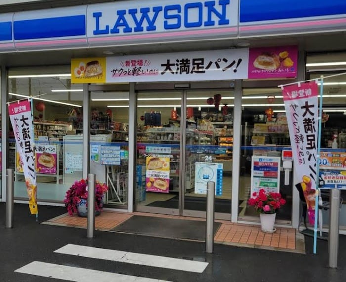 ローソン 稲沢奥田寺切町店(コンビニ)まで900m ラビアン・ローゼ