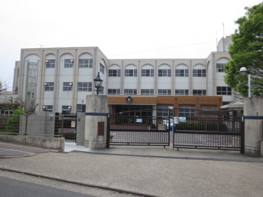 東丘小学校(小学校)まで950m エクセリーヌ有松