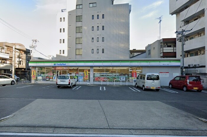 ファミリーマート(コンビニ)まで134m セントラル名古屋