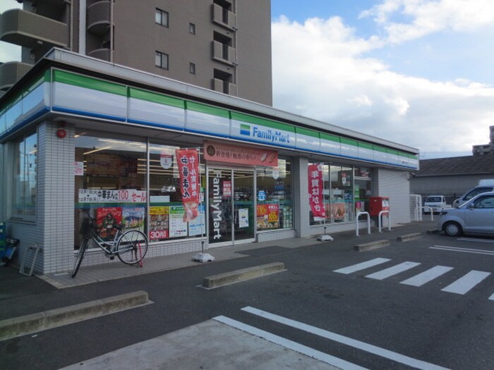 ファミリーマート東起町一丁目店(コンビニ)まで352m エクセレント　A棟