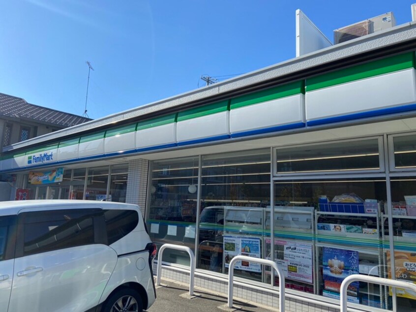 ファミリーマート 城西病院前店(コンビニ)まで500m クレール