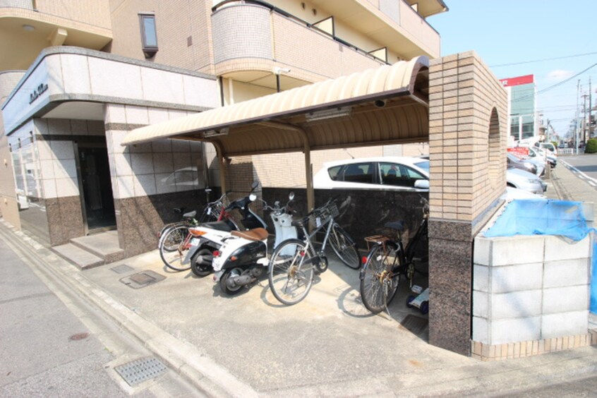駐輪場 マルシェ・コーネン