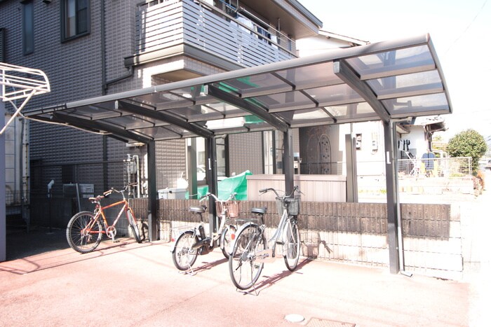 駐輪場 メゾン坂下
