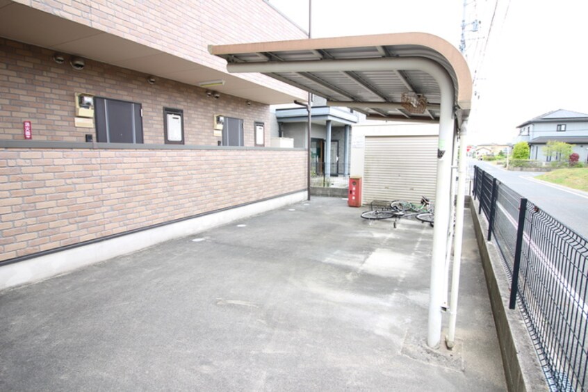 駐輪場 フモールナカネ