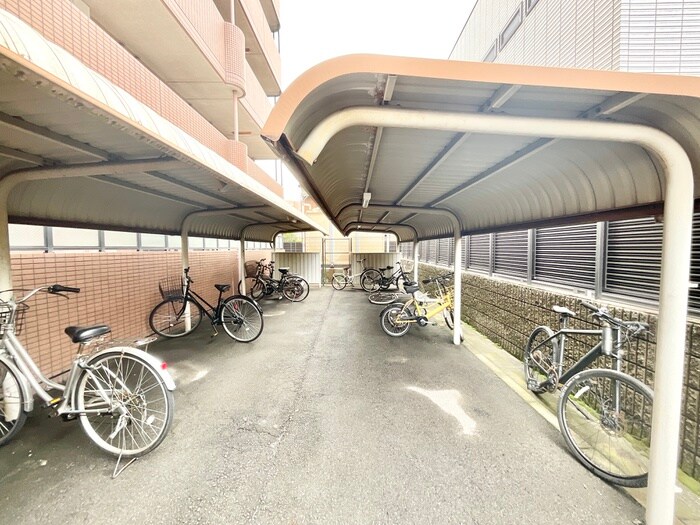 駐輪場 美谷ハイツ柵下