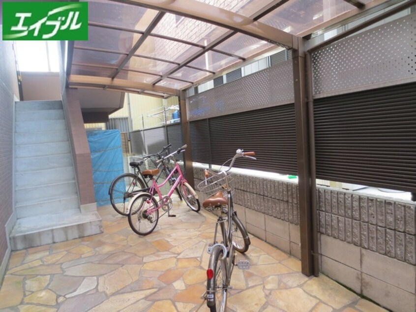駐輪場 PLEASANTプレザント