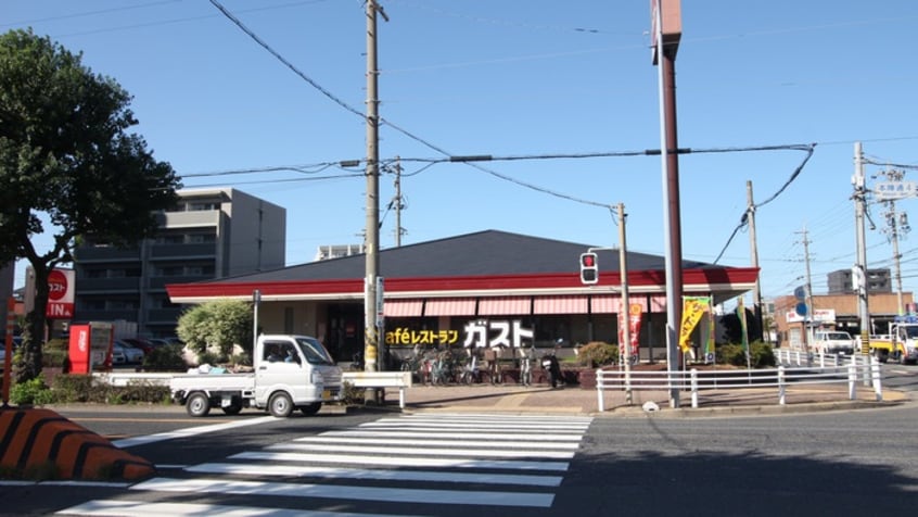 ガスト本陣通店(その他飲食（ファミレスなど）)まで700m stabilita道下町