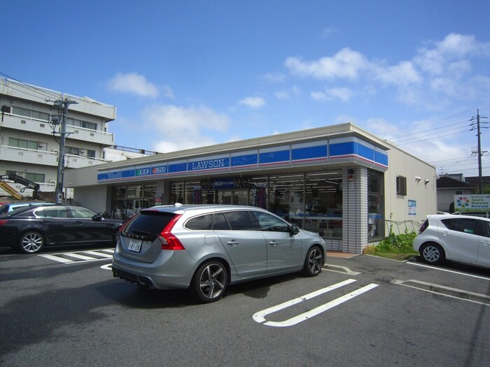 ローソン川名駅前(コンビニ)まで400m Blanc de Blancs