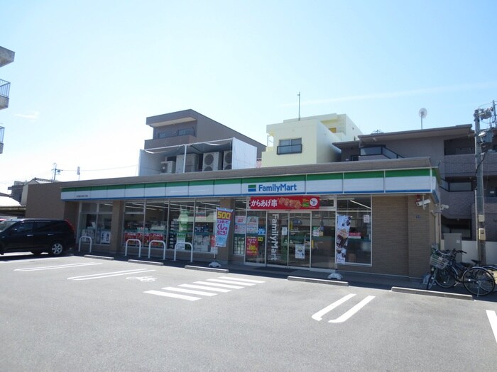 ファミリーマート(コンビニ)まで650m 光ハウス