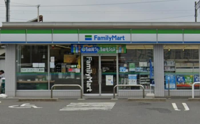 ファミリーマート(コンビニ)まで270m アルカディア