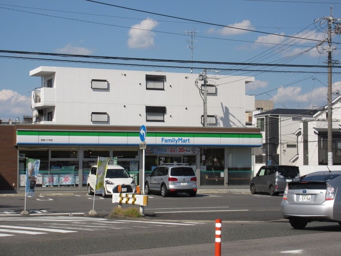ファミリーマート 都通二丁目店(コンビニ)まで80m 内山ビル