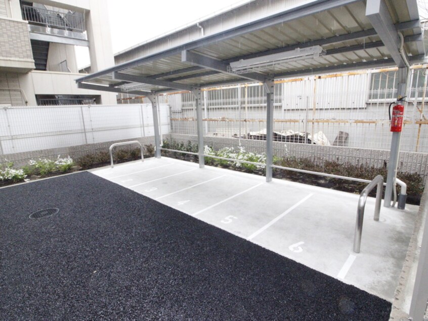 バイク置き場 エスリード名城公園