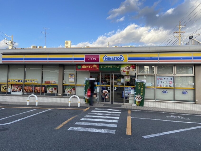 ミニストップ中村日赤前店(コンビニ)まで362m FERIO中村