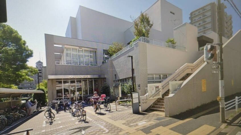 図書館(図書館)まで100m ルネフラッツ黒川Ⅱ