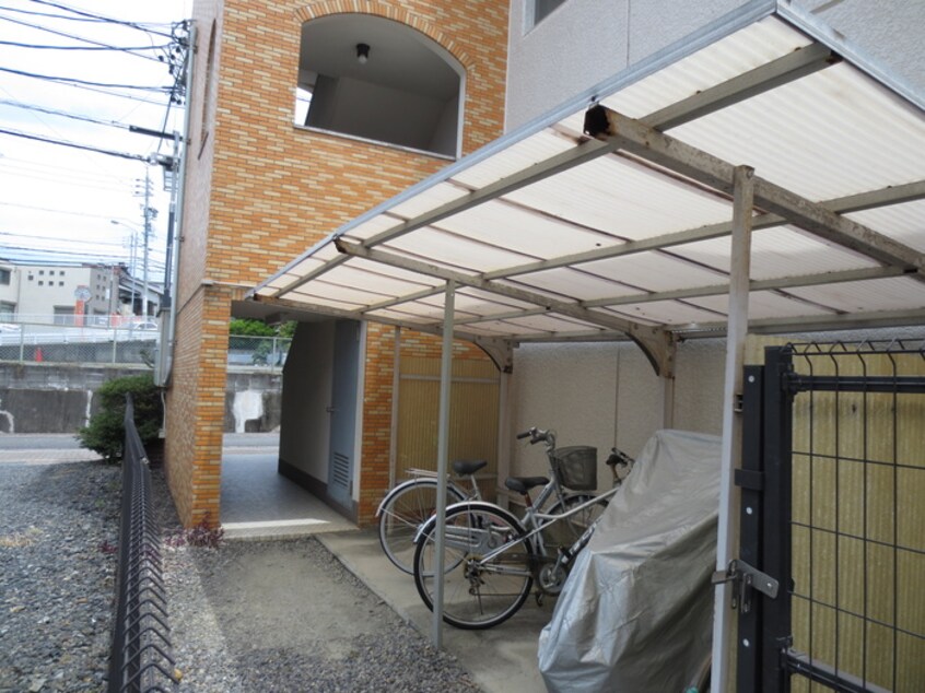 駐輪場 メゾン高和