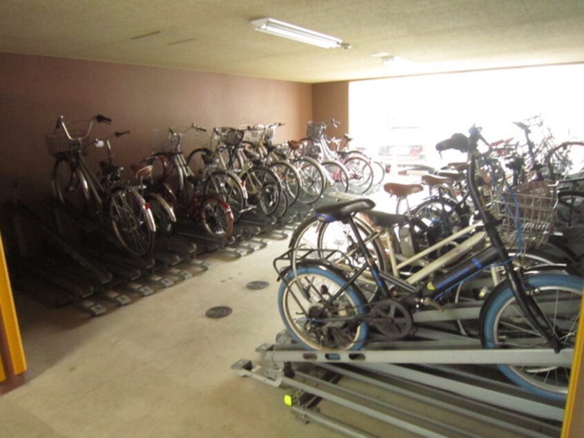 駐輪場 ﾌﾟﾚｻﾝｽ名古屋STATIONｱﾌﾞｿﾘｭｰﾄ
